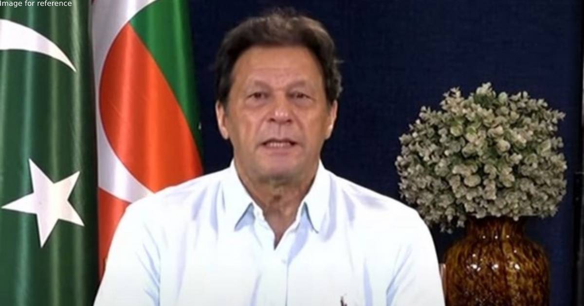 Imran Khan challenges Pak government to file Article 6 reference against him